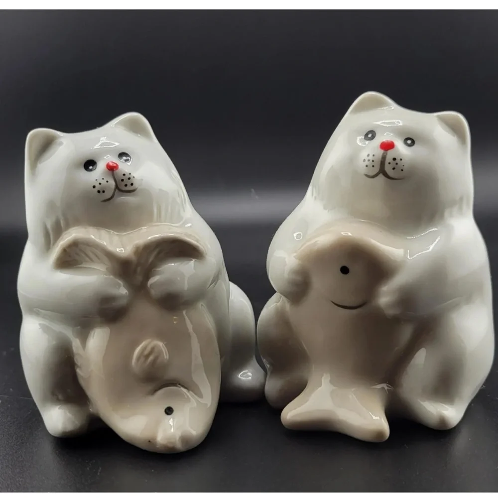 Vintage Salt and Pepper Shakers Ceramic Cat Figurines Fish White Tan